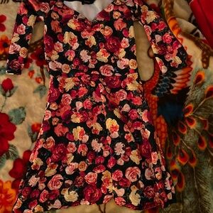 Forever 21 size small rose dress cute mid thigh length elbow length sleeves